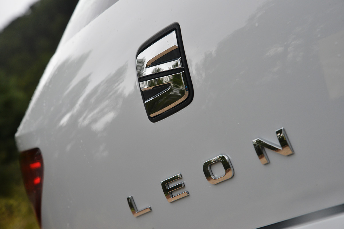 SEAT Leon badge