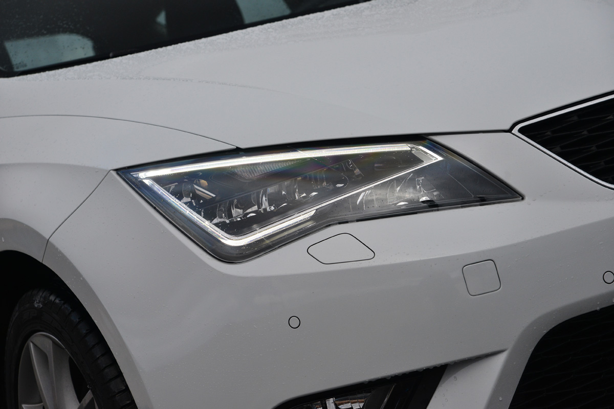 SEAT Leon headlights