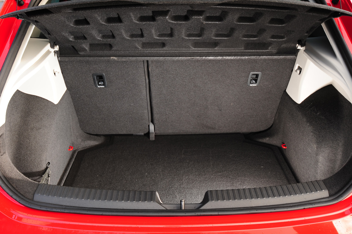 SEAT Leon 2.0 TDI FR boot
