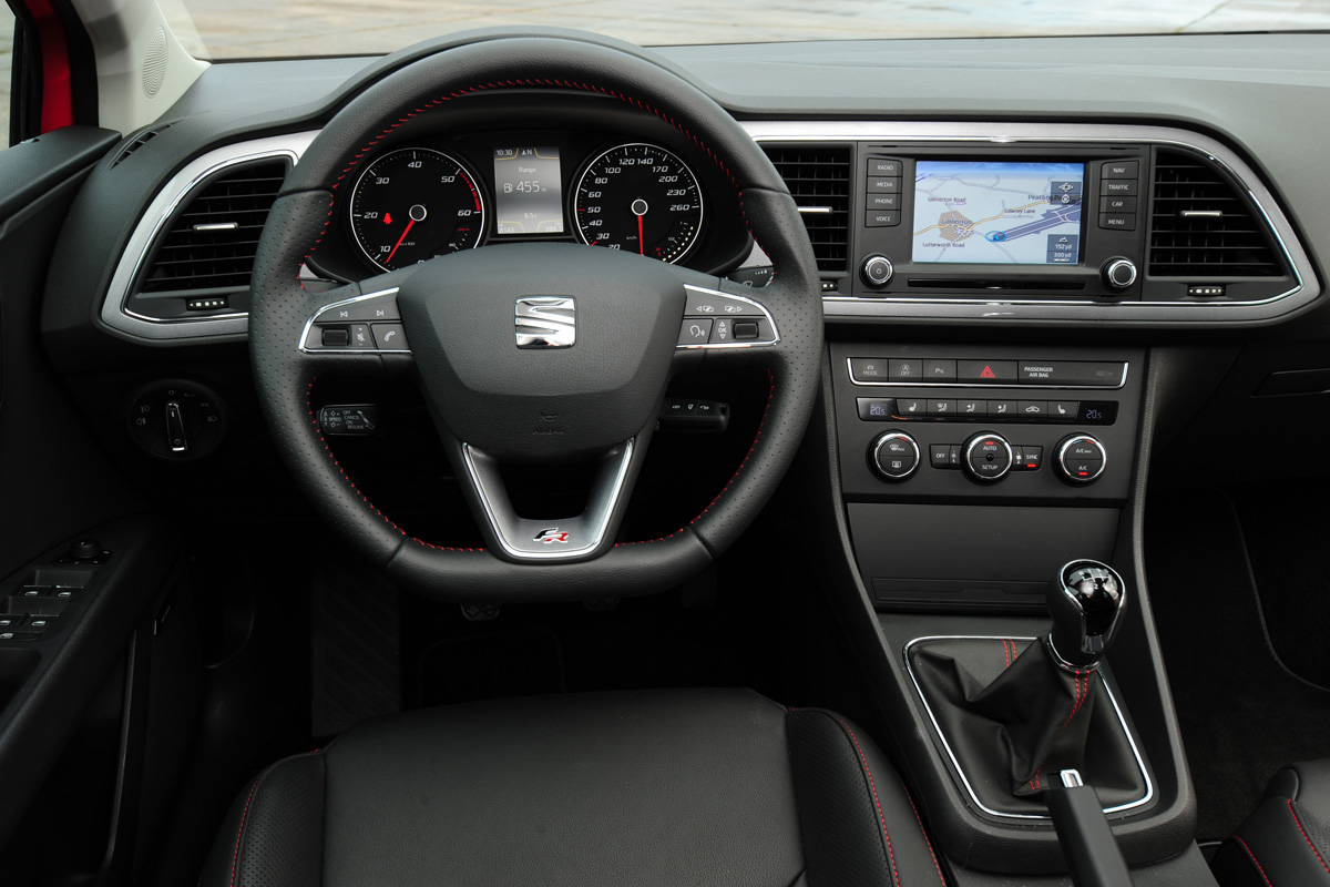 SEAT Leon 2.0 TDI FR interior
