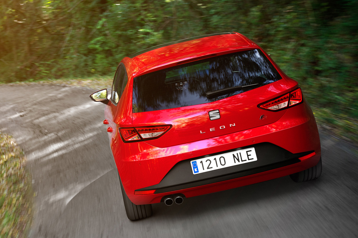 SEAT Leon 2.0 TDI FR rear cornering