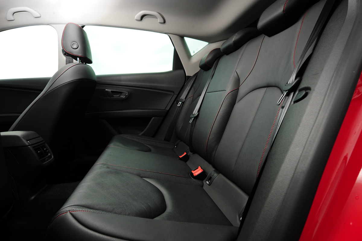 SEAT Leon 2.0 TDI FR rear seats