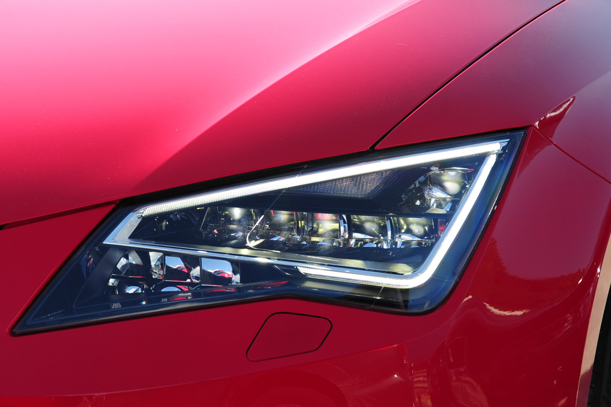 Seat Leon SC headlight