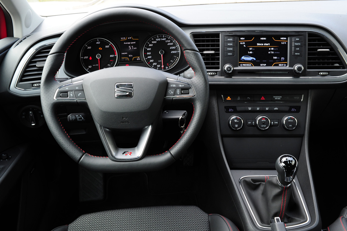 SEAT Leon SC dash