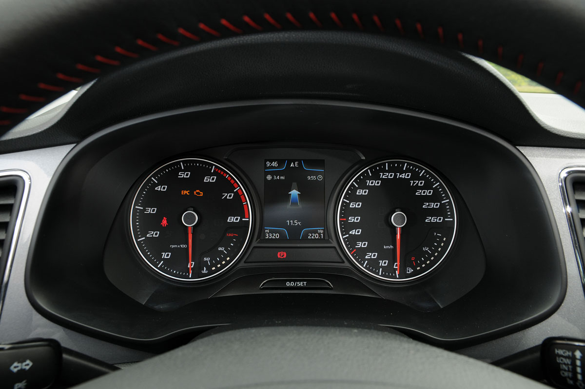 SEAT Leon SC FR dials