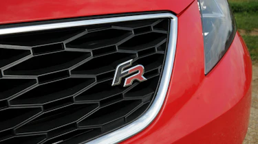 SEAT Leon SC FR grille badge