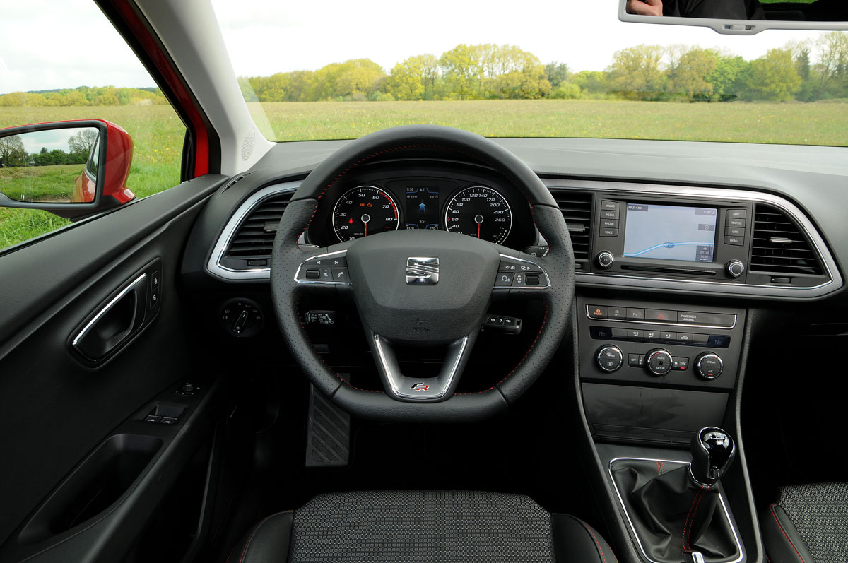  SEAT Leon SC FR interior