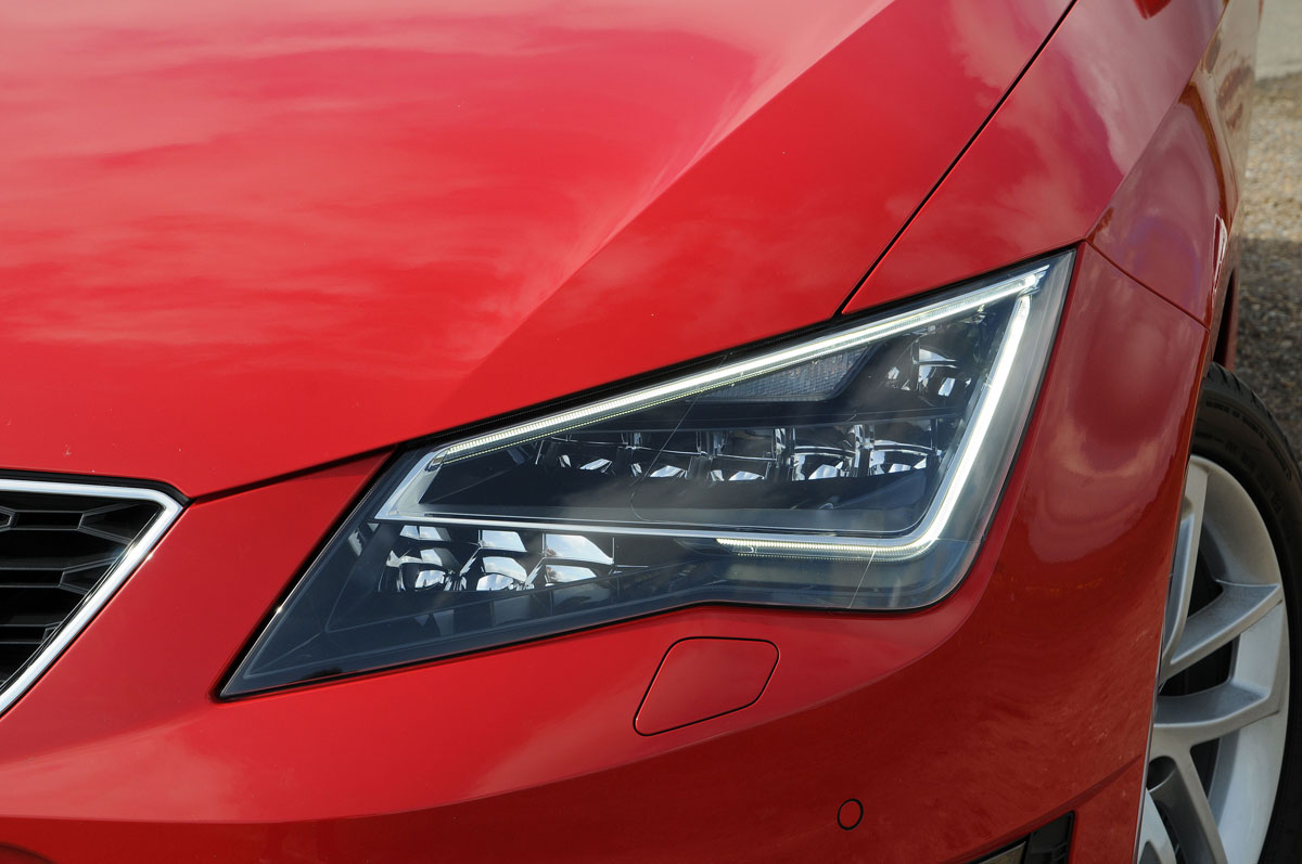 SEAT Leon SC FR lights