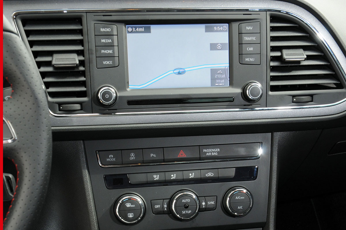 SEAT Leon SC FR sat-nav