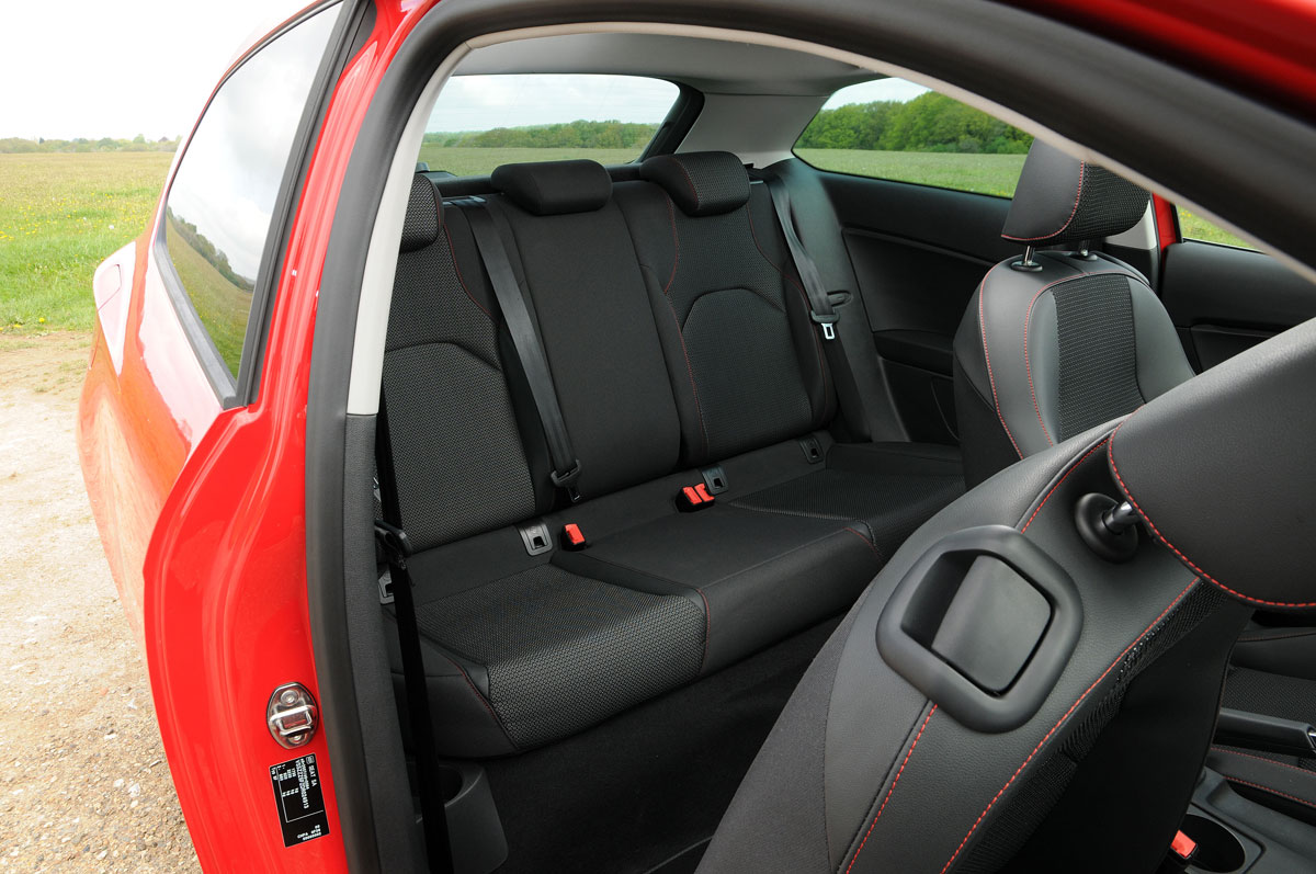 SEAT Leon SC FR rear seats