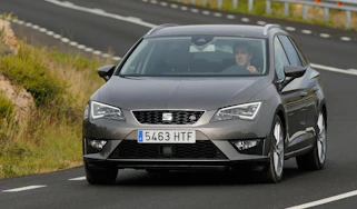 SEAT Leon ST estate 2.0 TDI front action
