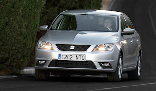 SEAT Toledo front cornering