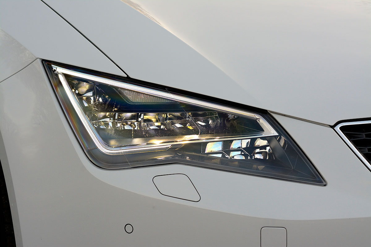 Seat Leon ST front light