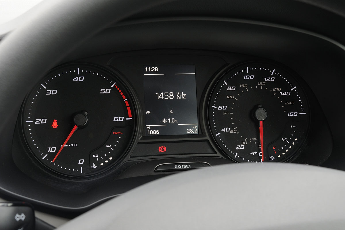 SEAT Leon SC dials
