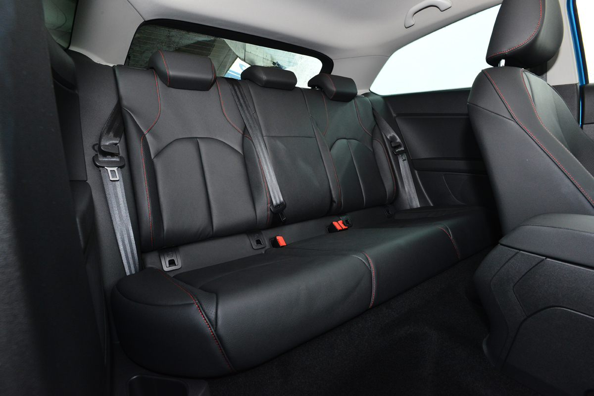 SEAT Leon SC 1.8 TSi FR rear seats