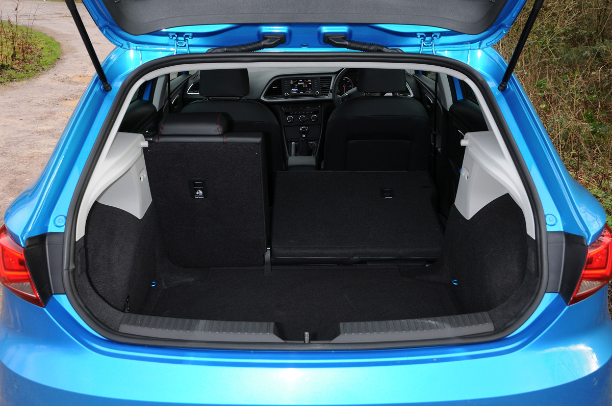 SEAT Leon FR TDI boot