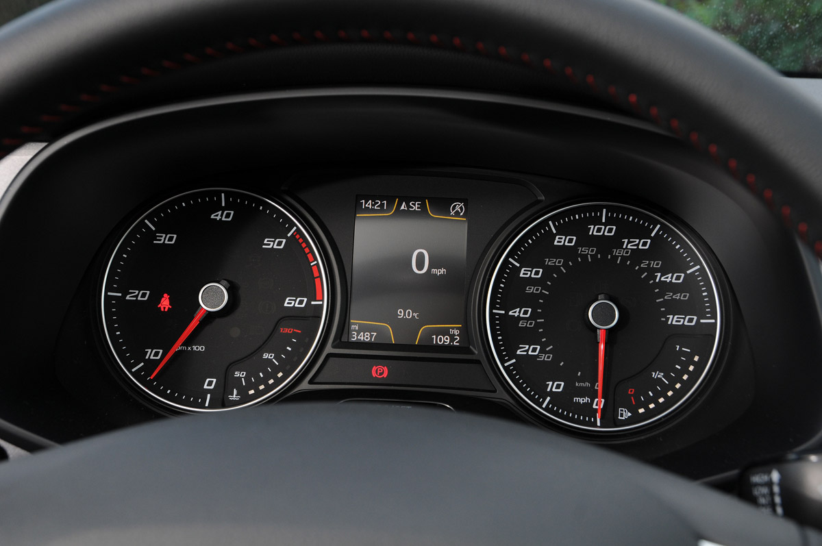 SEAT Leon FR TDI dials