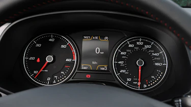 SEAT Leon FR TDI dials