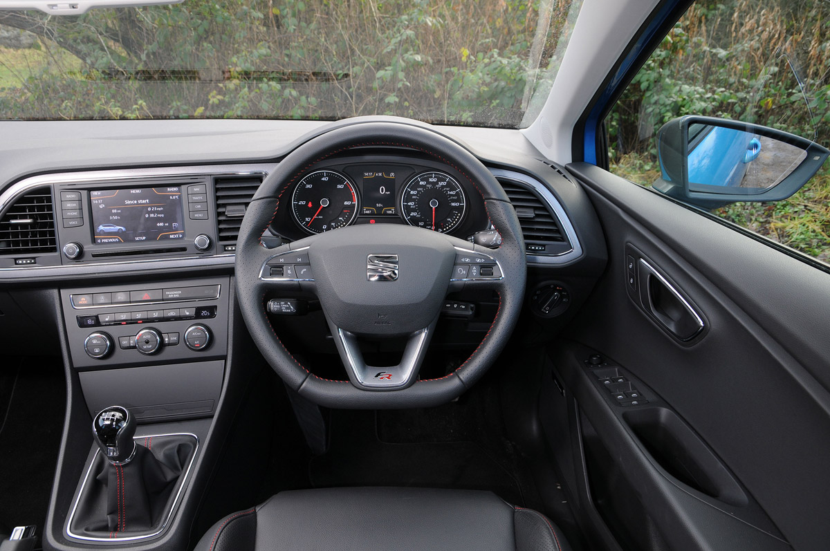 SEAT Leon FR TDI interior