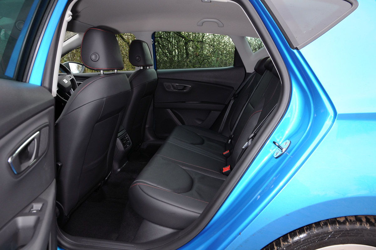 SEAT Leon FR TDI rear seats