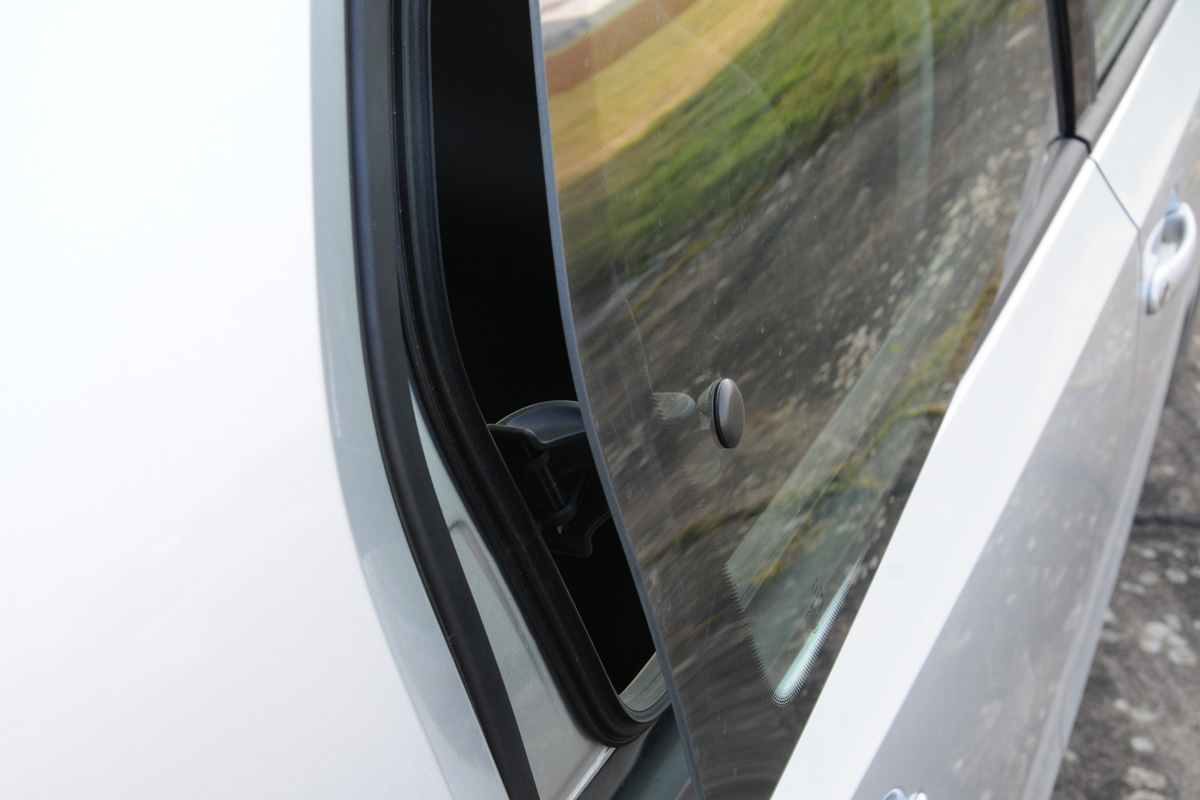Skoda Citigo Elegance 1.0 MPI GreenTech rear window