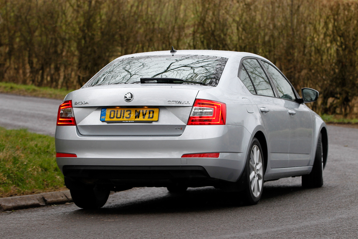 Skoda Octavia 1.4 TSI SE rear cornering
