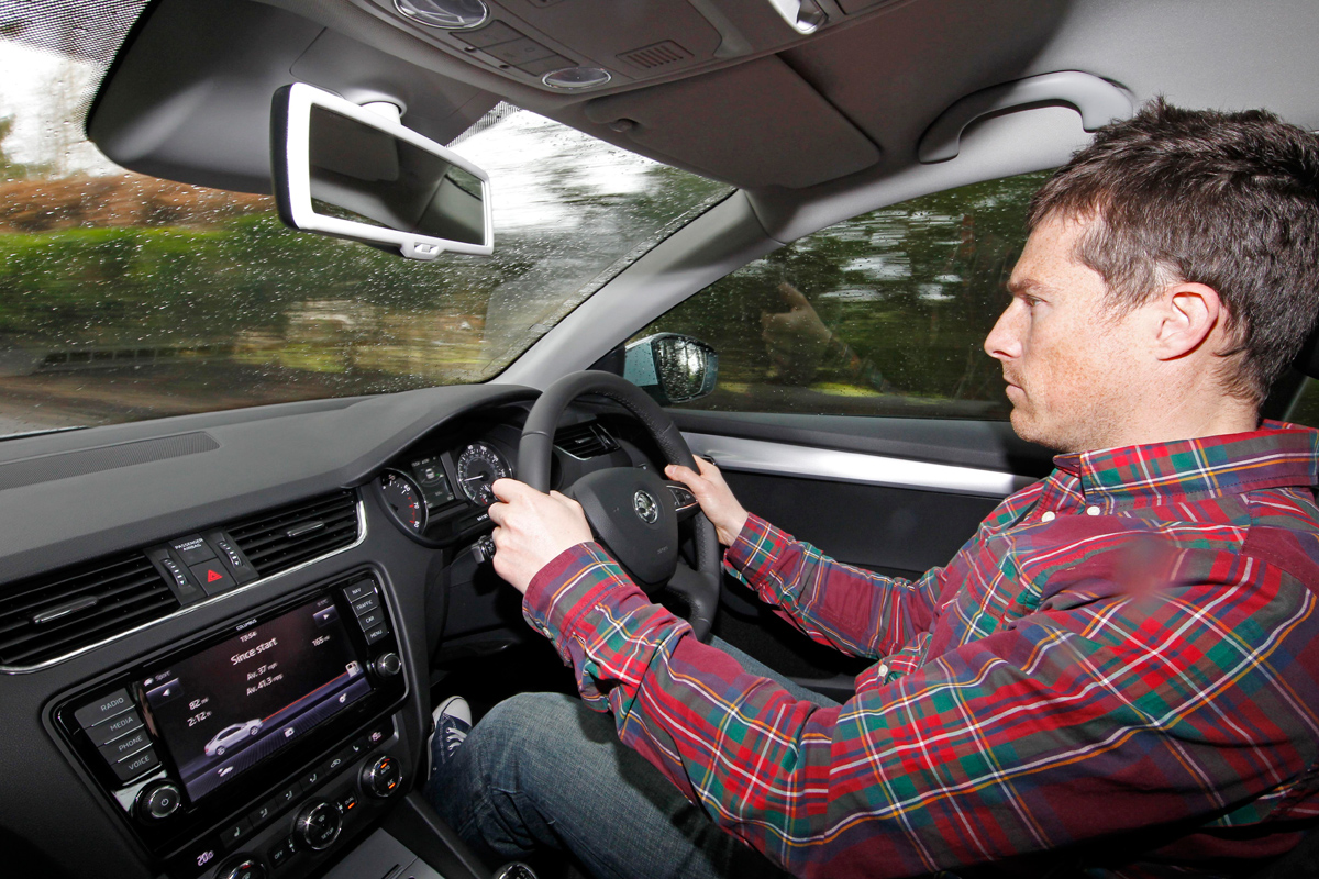 Skoda Octavia 1.4 TSI SE driving
