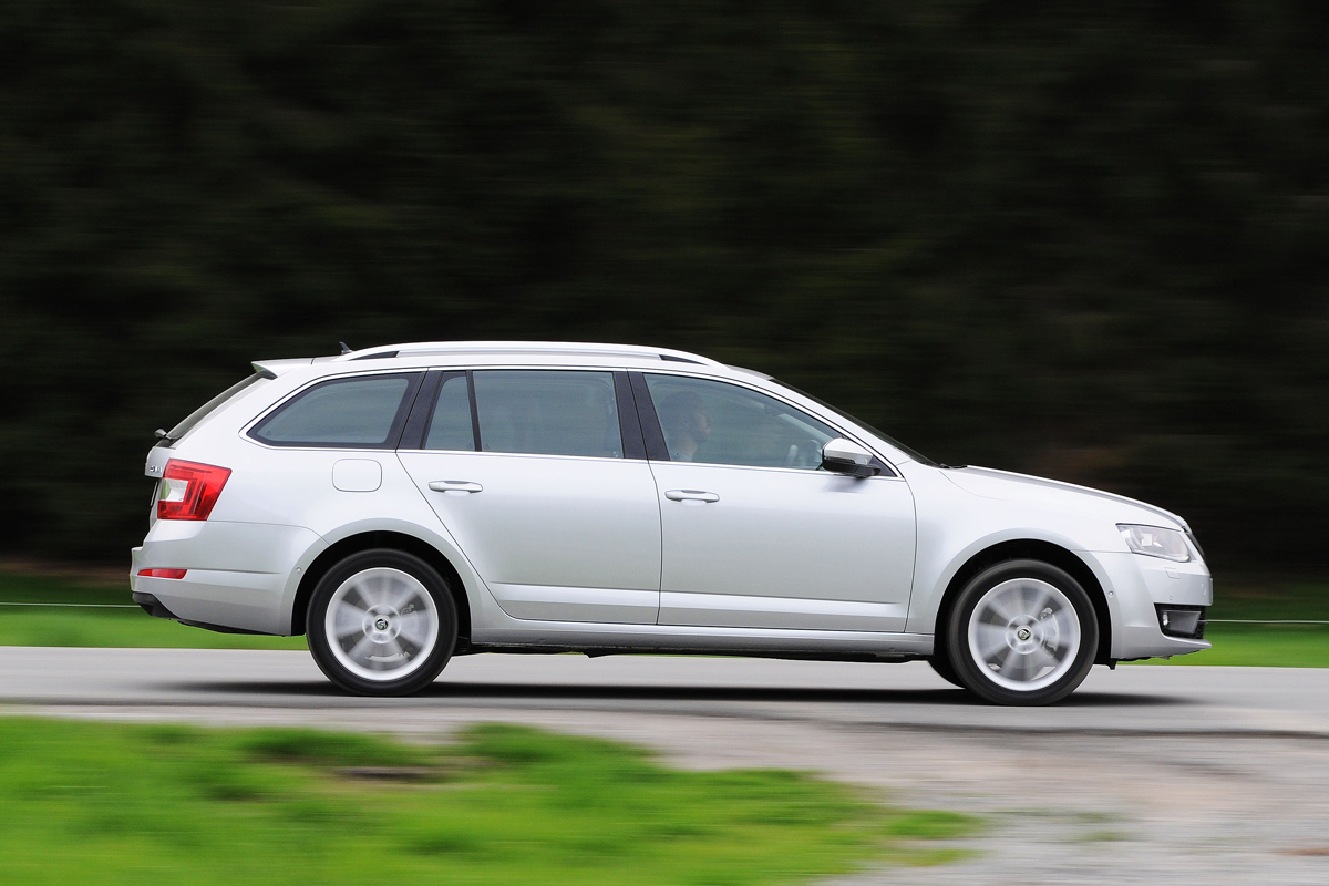 Skoda Octavia Estate 4x4 panning