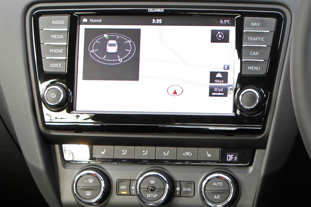 Skoda Octavia 2.0 TDI centre console