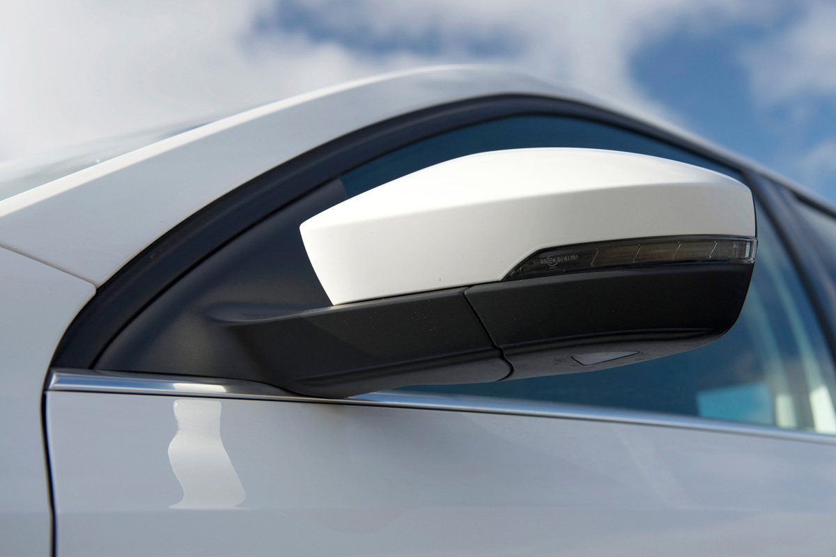 Skoda Octavia 2.0 TDI wing mirror