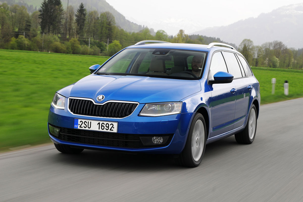 Skoda Octavia Estate front tracking 