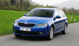 Skoda Octavia Estate front tracking