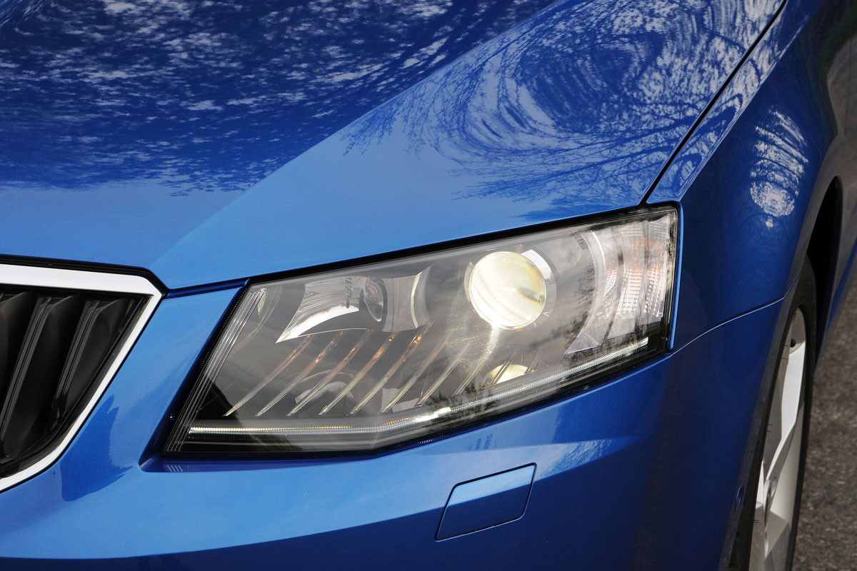 Skoda Octavia Estate headlights