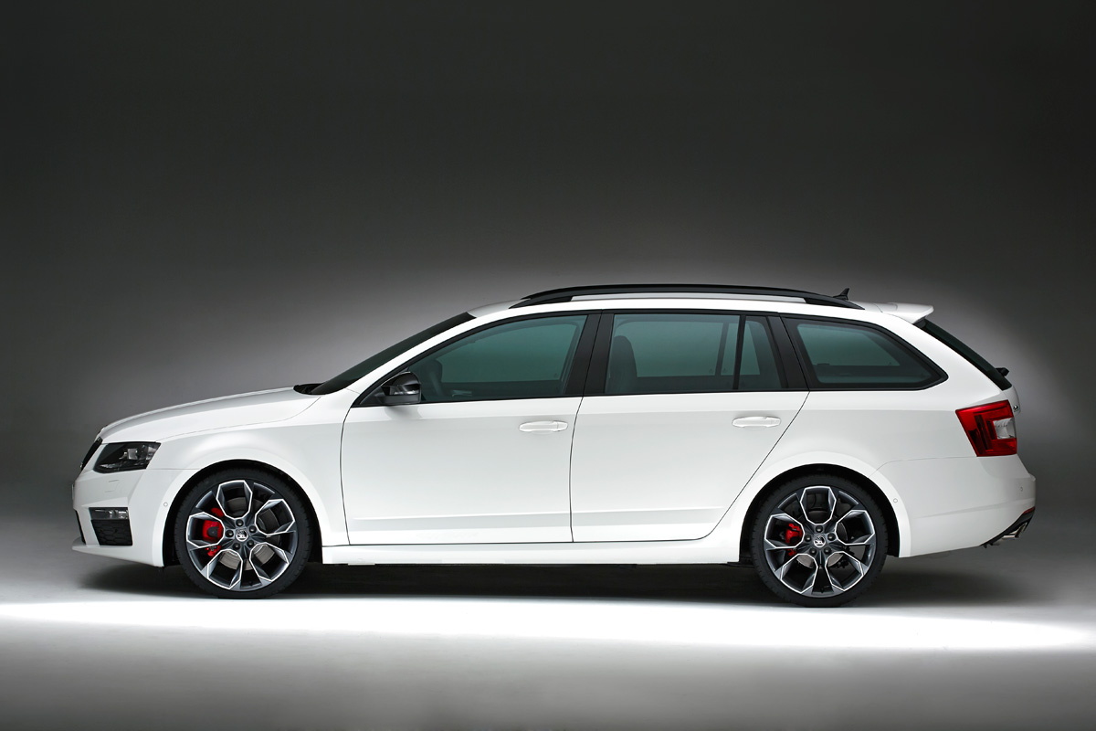 Skoda Octavia vRS Estate side