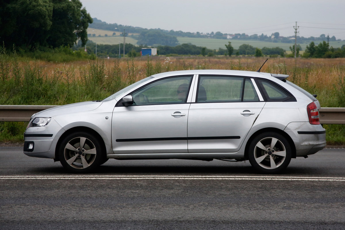 Skoda Rapid Spaceback profile