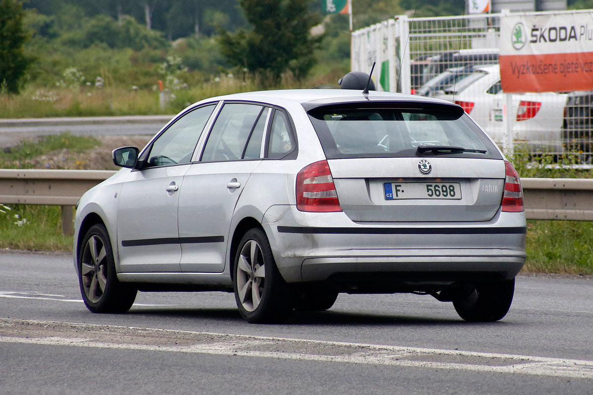 Skoda Rapid Spaceback rear three quarters
