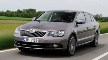 Skoda Superb 2.0 TDI front tracking
