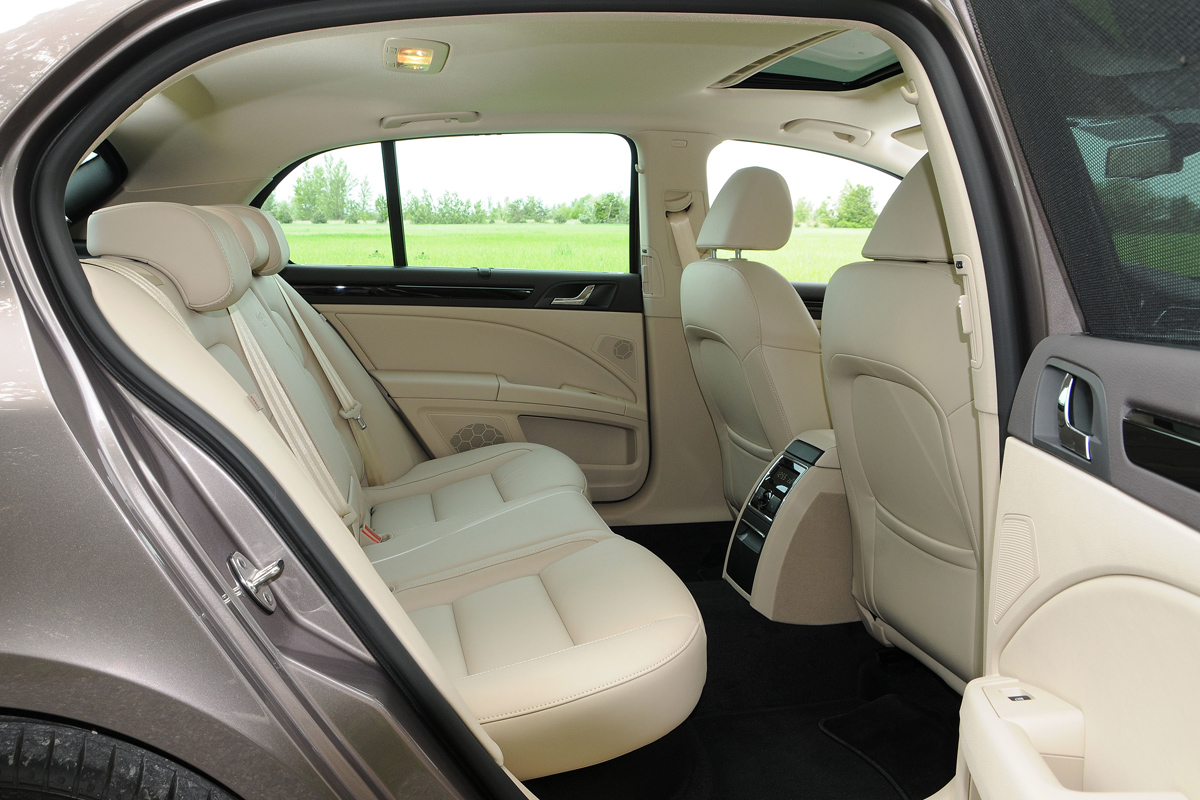 Skoda Superb 2.0 TDI rear seats