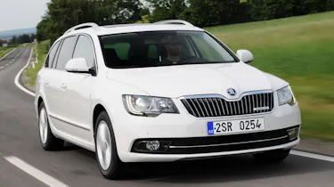 Skoda Superb Estate front action