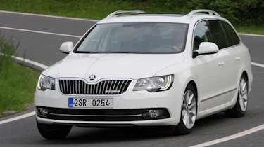 Skoda Superb Estate front cornering