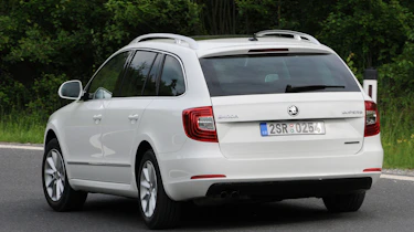 Skoda Superb Estate rear cornering