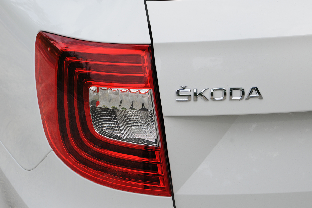 Skoda Superb Estate badge