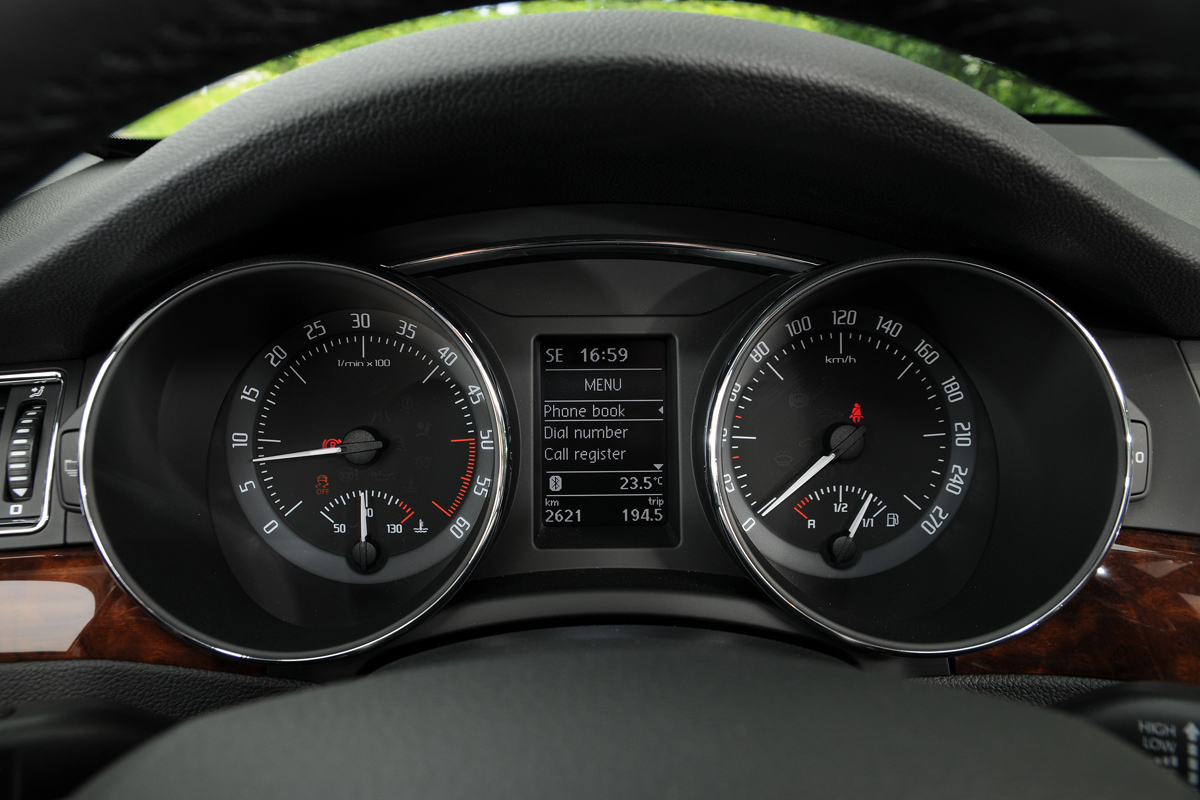 Skoda Superb Estate dials
