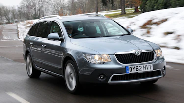 Skoda Superb Outdoor front cornering
