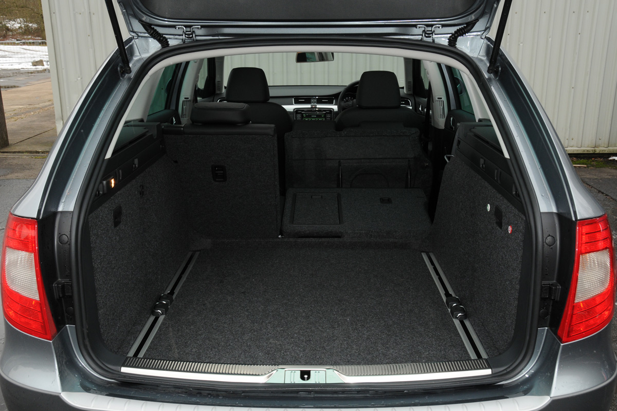 Skoda Superb Outdoor boot