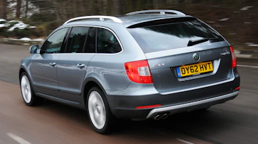 Skoda Superb Outdoor rear tracking