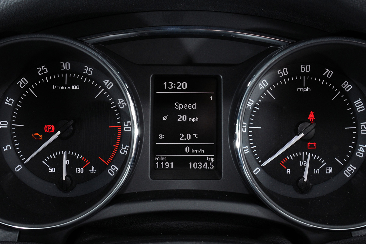 Skoda Superb Outdoor dials