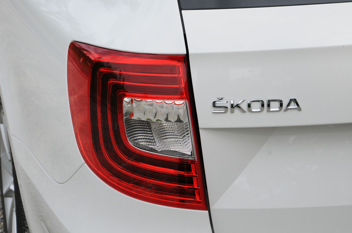 Skoda Superb Estate 1.6 TDI GreenLine rear light