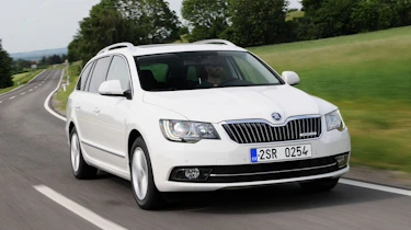 Skoda Superb Estate 1.6 TDI GreenLine driving