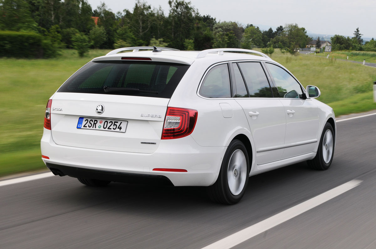 Skoda Superb Estate 1.6 TDI GreenLine rear action